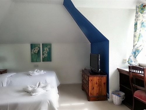 Rosemead Guest House Claygate Bagian luar foto