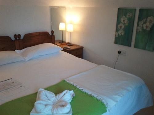Rosemead Guest House Claygate Bagian luar foto