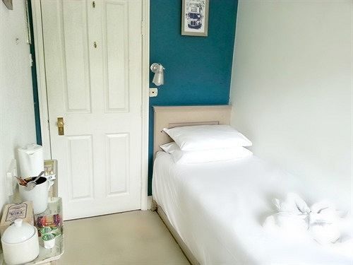 Rosemead Guest House Claygate Bagian luar foto