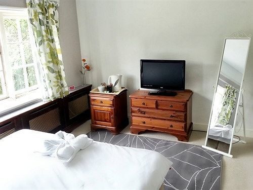 Rosemead Guest House Claygate Bagian luar foto