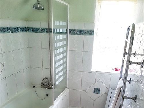 Rosemead Guest House Claygate Bagian luar foto